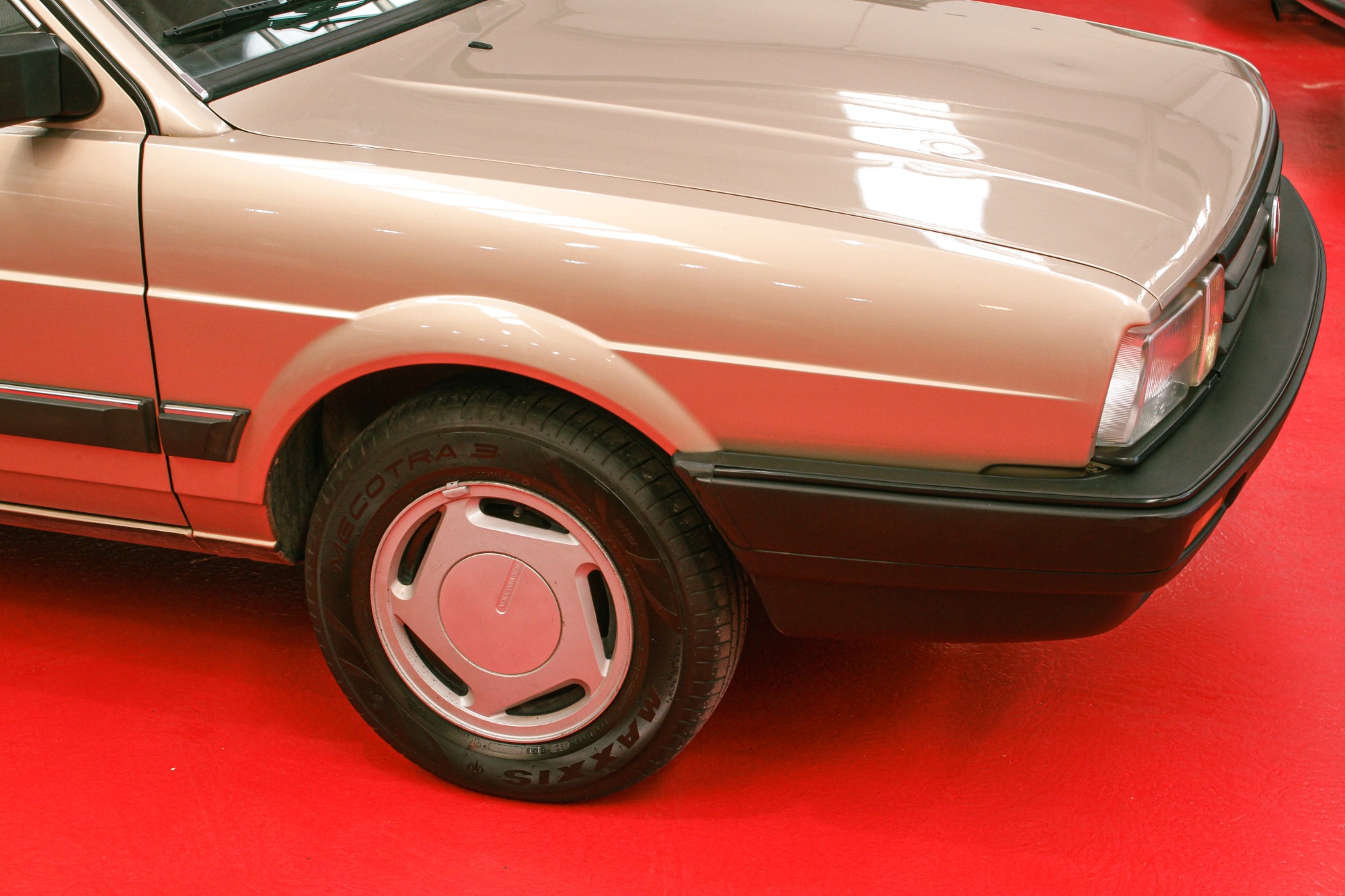 VOLKSWAGEN PASSAT 1987