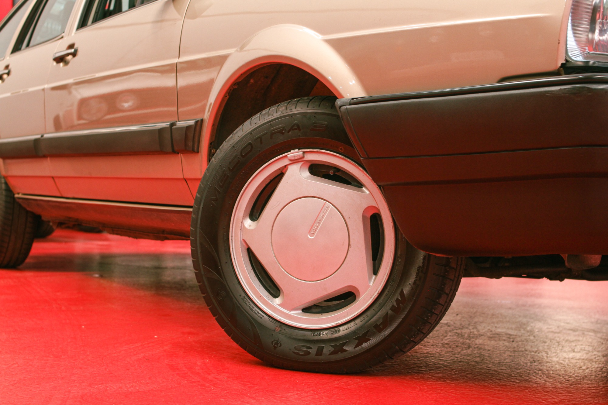 VOLKSWAGEN PASSAT 1987