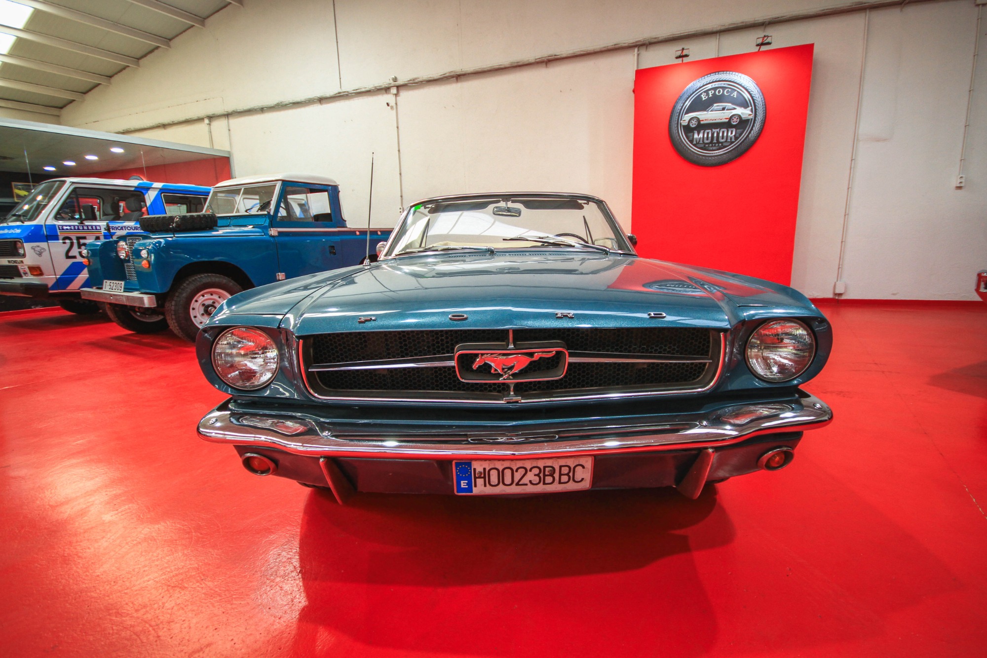 FORD MUSTANG