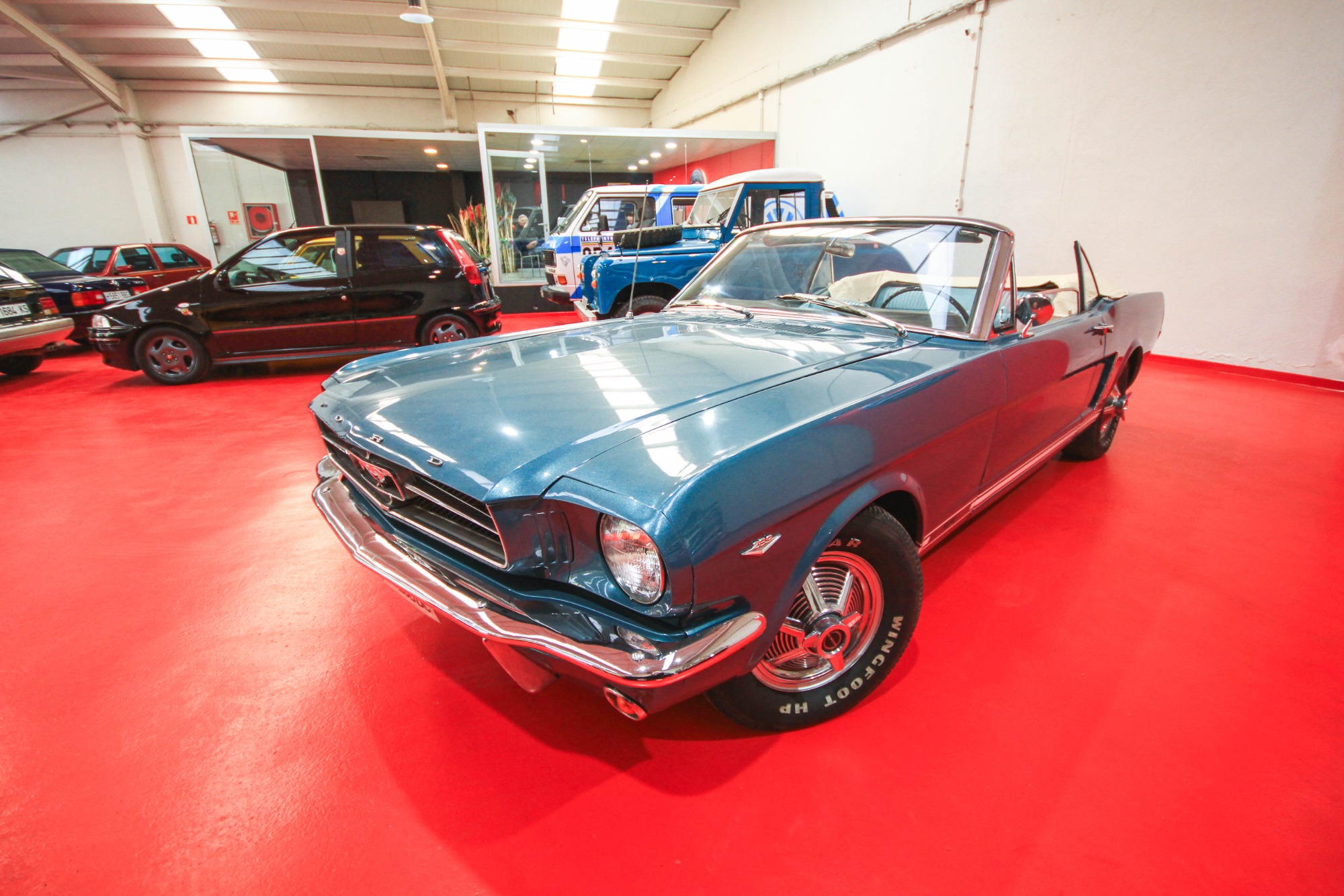 FORD MUSTANG