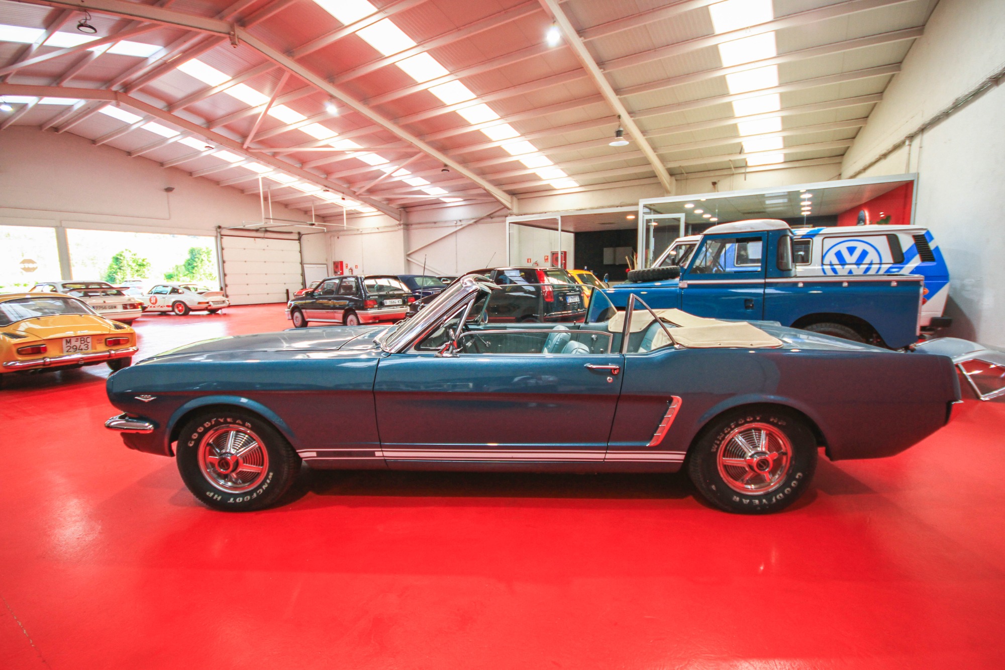 FORD MUSTANG
