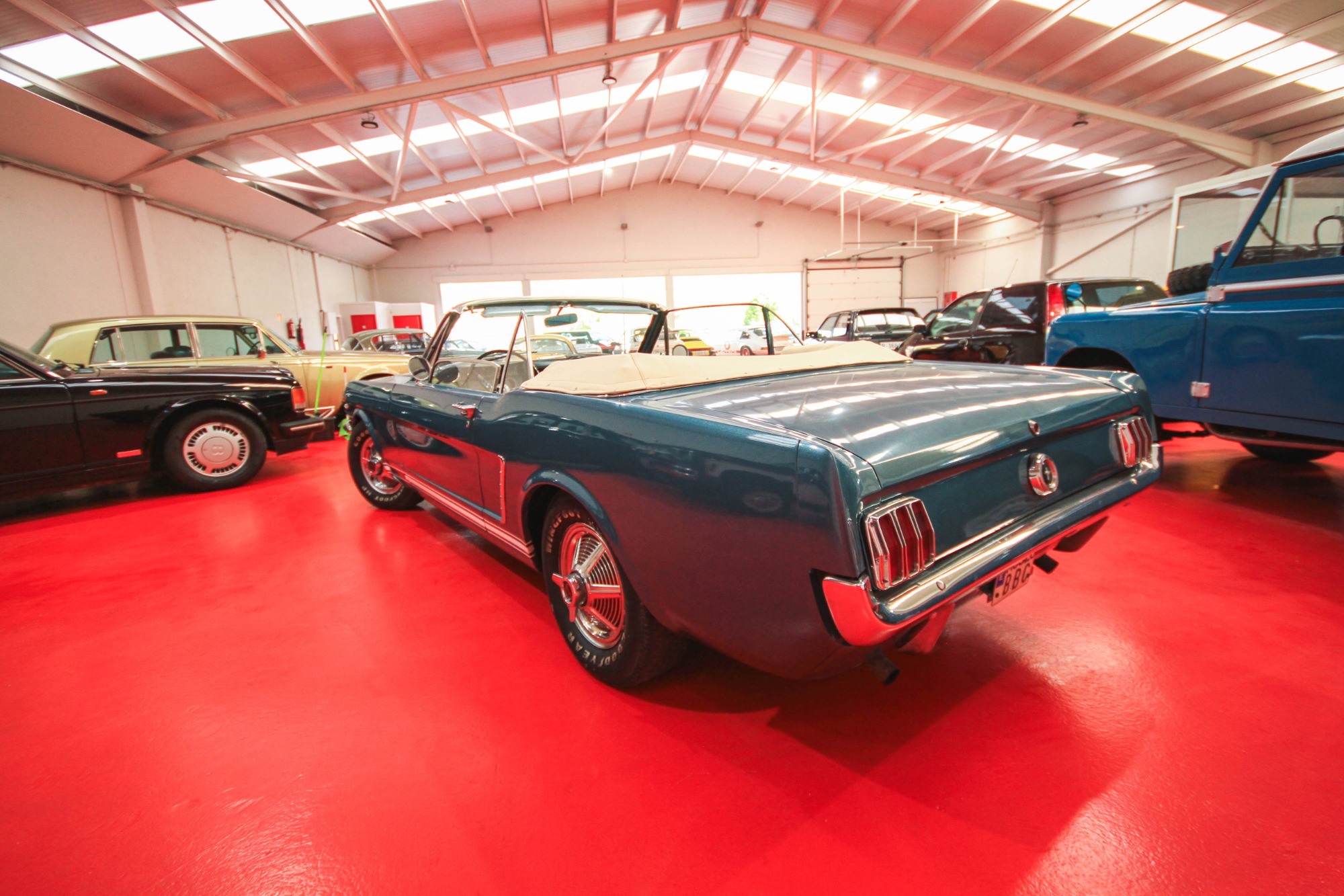 FORD MUSTANG