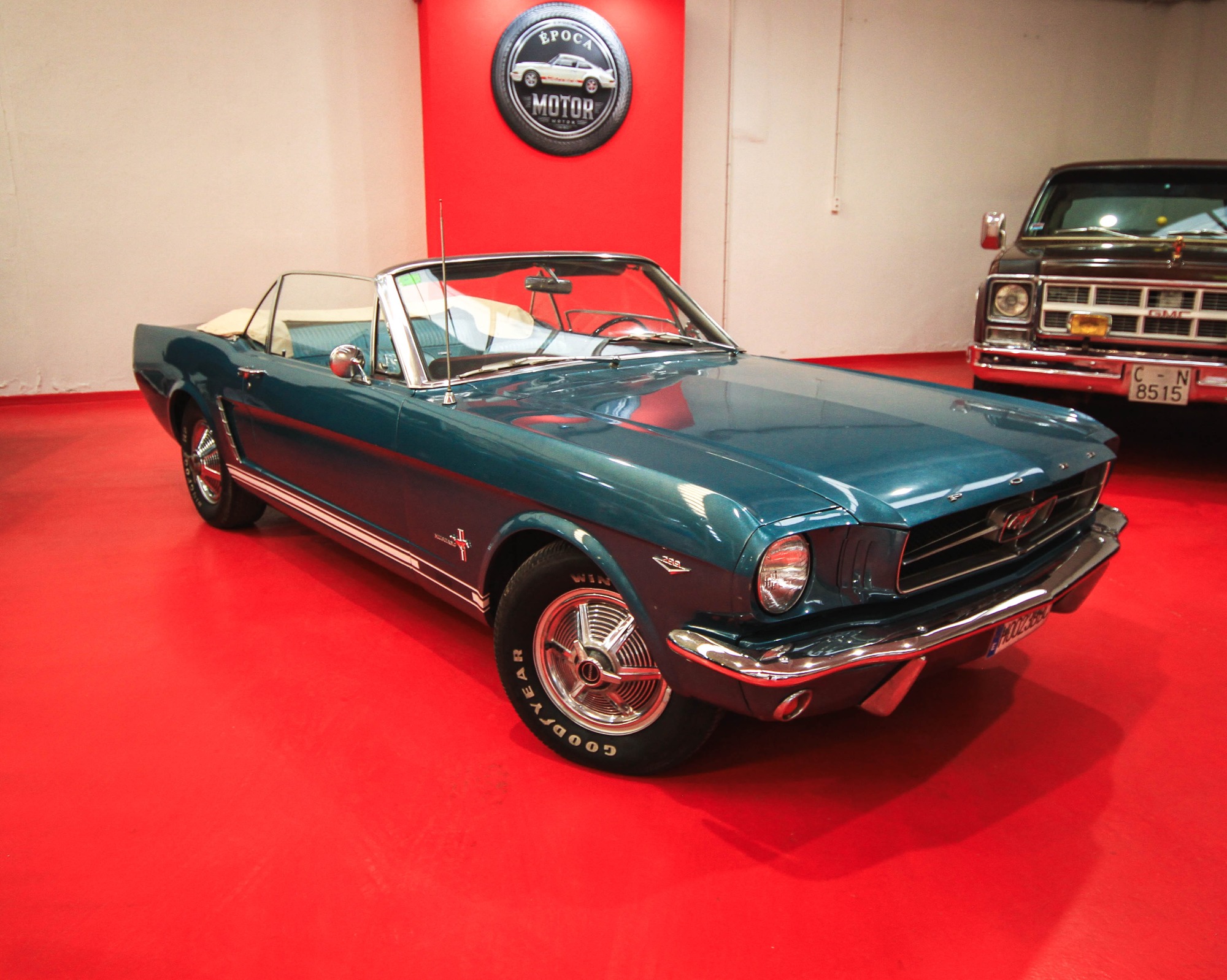FORD MUSTANG