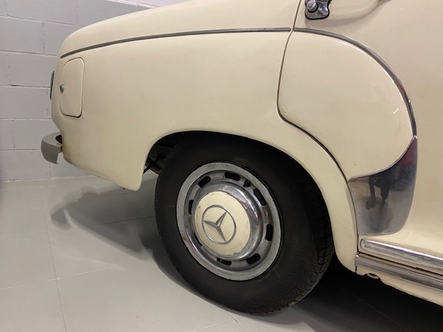 MERCEDES 180 PONTON 1956