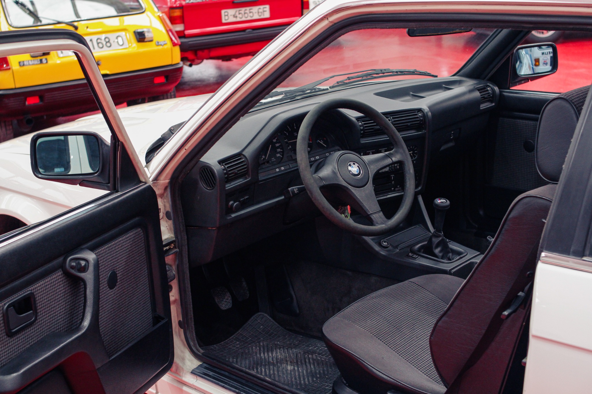 BMW E30 — fotografía 13