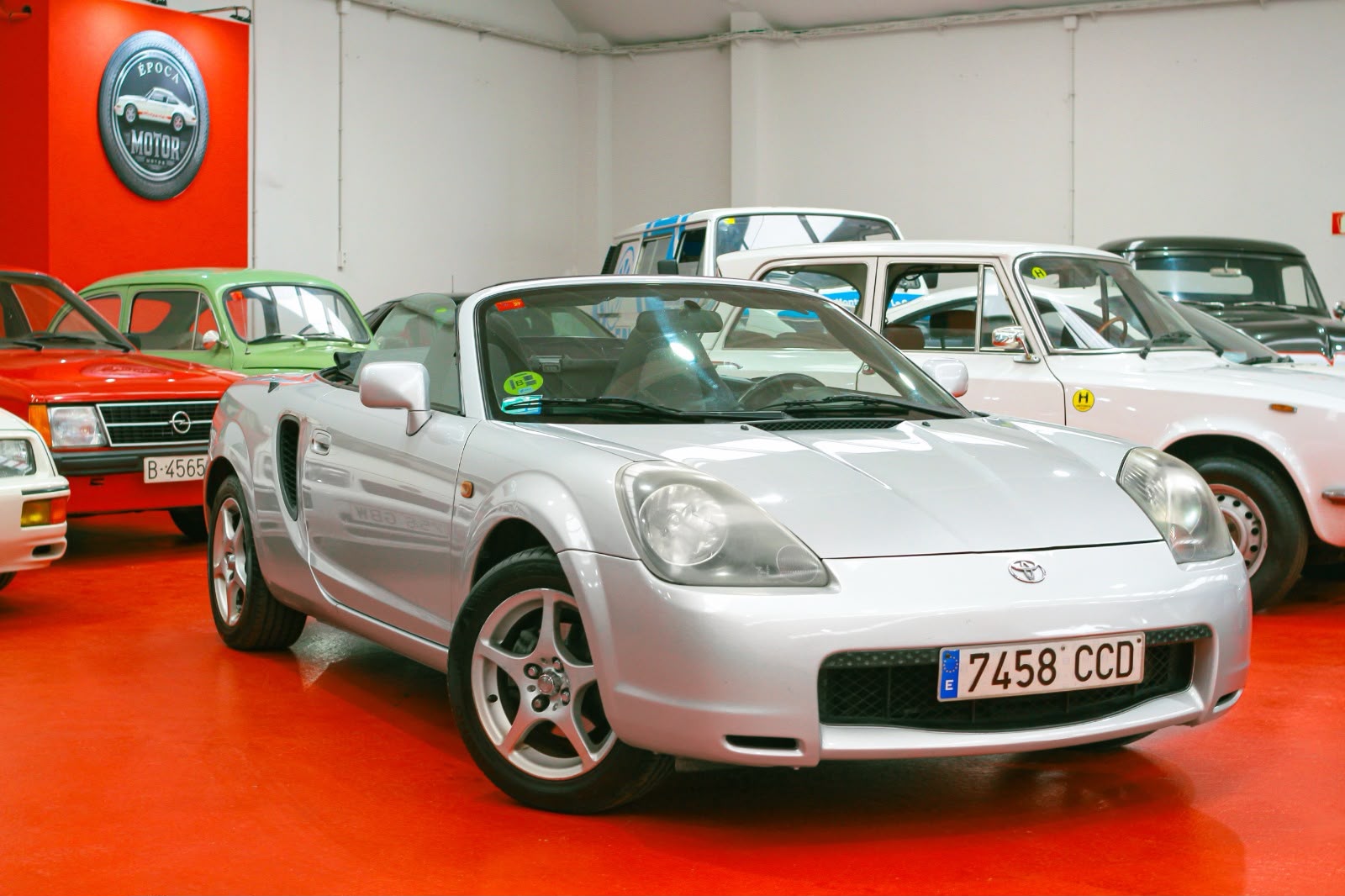 Toyota MR2 de 2004 — vista delantera en la exposición de Época Motor